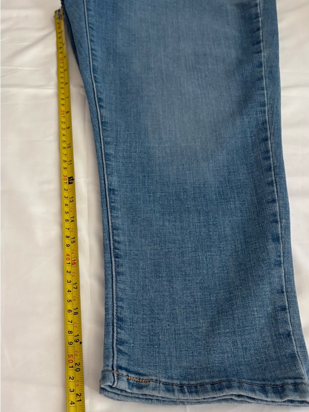 LEVI’S 🇺🇸 311SHAPING SKNY CAPRI Womens W32 MR Jeans Soft Relaxed Feel Light Wash - Picture 14 of 16